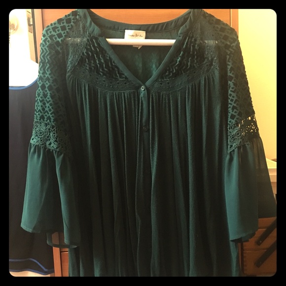 Green shirt with velvet burnout detail - Picture 2 of 3